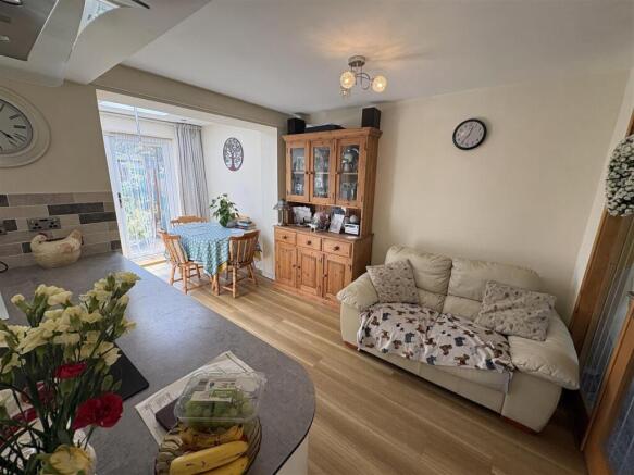 3 bed Semi-Detached for sale Image 7