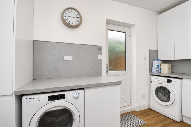 5 bed Detached for sale Image 10
