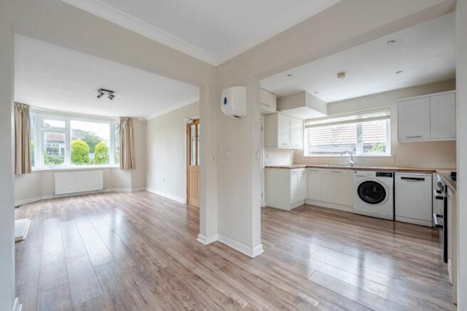 3 bed Semi-Detached for sale Image 6