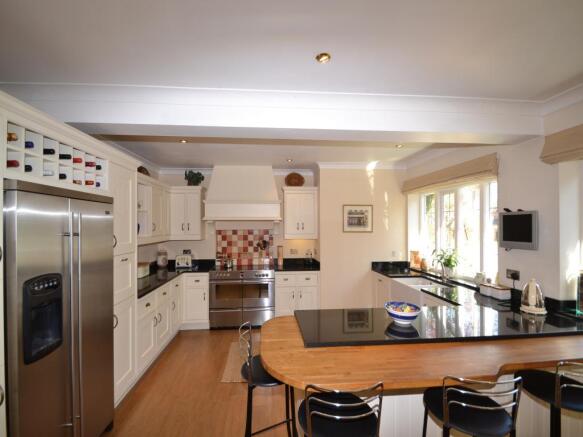 KITCHEN/BREAKFAST ROOM