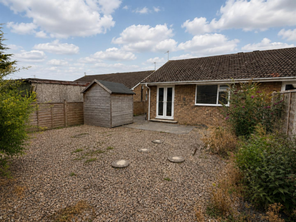 2 bed Semi-Detached Bungalow for sale Image 7
