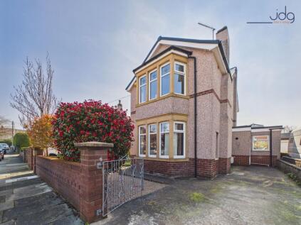 Toll Bar Crescent, Scotforth | Extended living, period detail and a garden that flows around the detached home