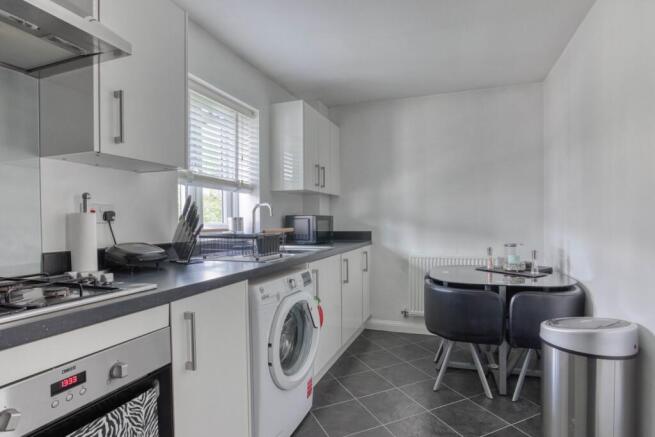 Ewemove Taunton - Mill House Road (11)