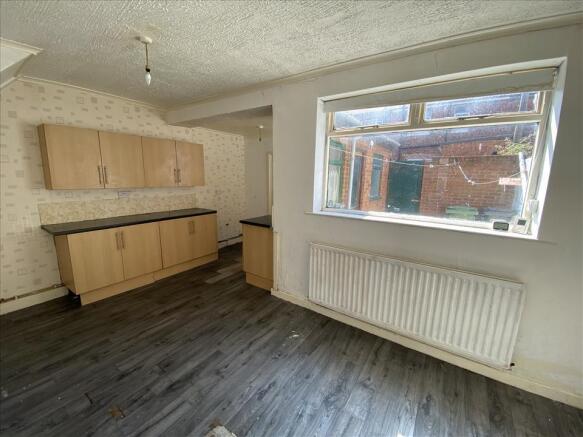 KITCHEN/DINING ROOM