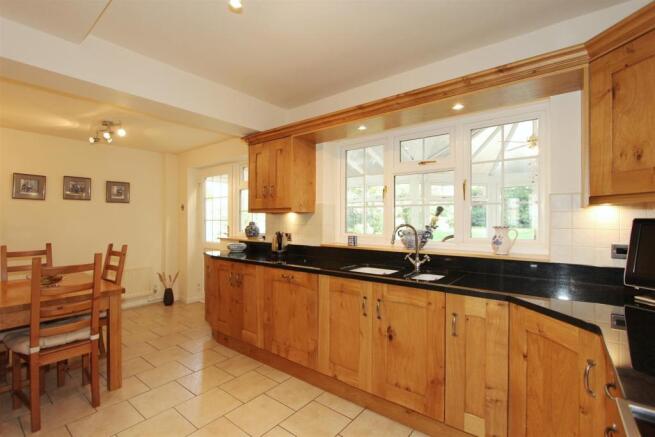BESPOKE OAK FITTED KITCHEN