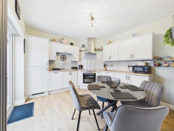 2 bed Semi-Detached for sale Image 4