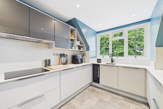 2 bed Apartment for sale Image 7