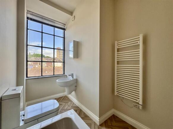 1 bed Apartment to rent Image 10