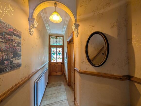 5 bed Semi-Detached for sale Image 6