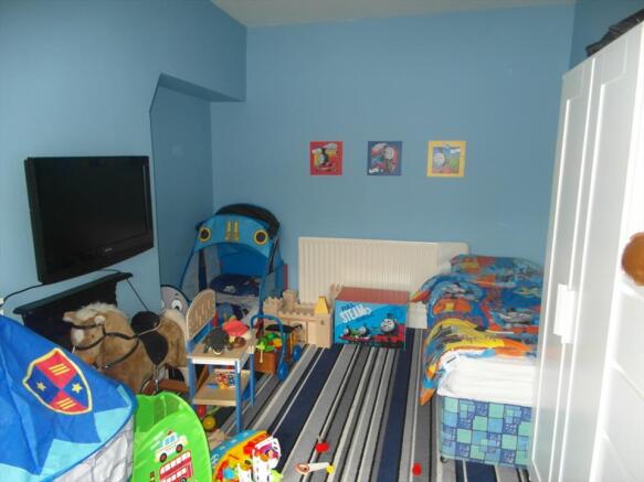 BEDROOM 2