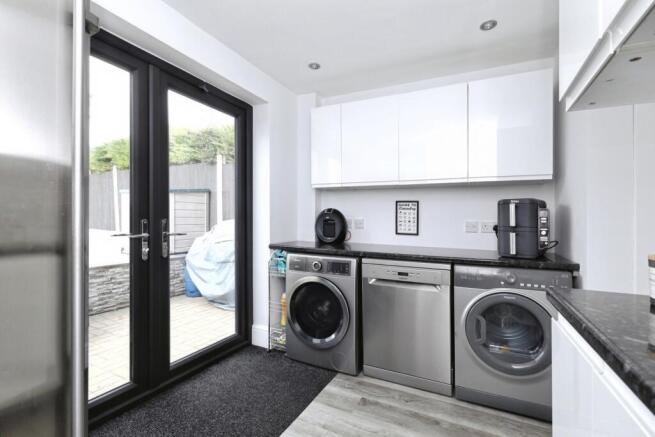 4 bed Semi-Detached for sale Image 9