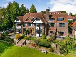 8, Martyns Place, East Grinstead RH19 4HF