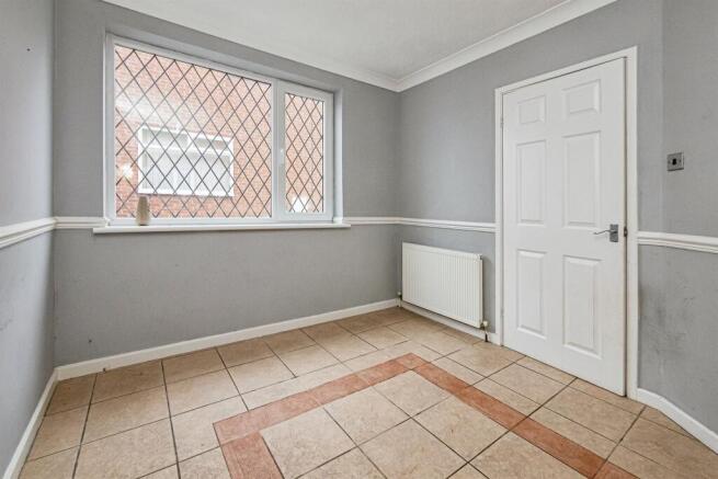 4 bed Detached for sale Image 8