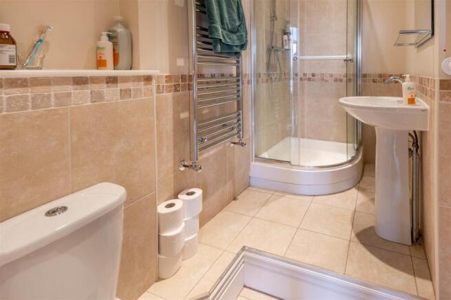 3 bed Apartment to rent Image 7