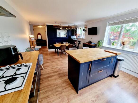 Kitchen / Dining Room