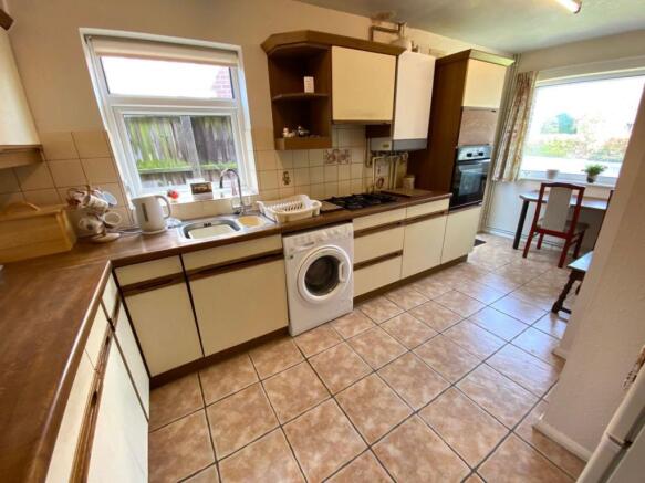KITCHEN/DINING ROOM
