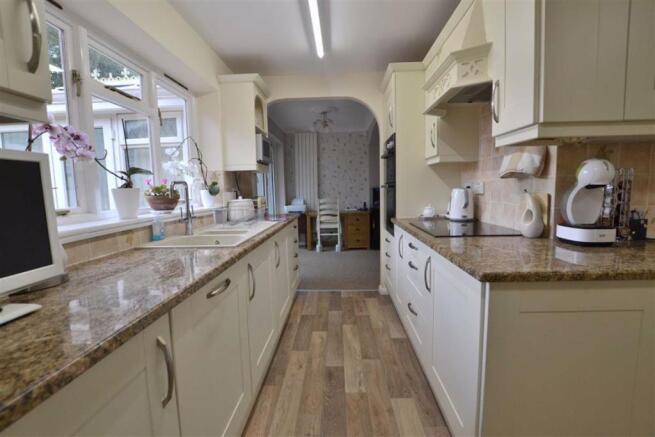 Fitted Kitchen/Breakfast Room