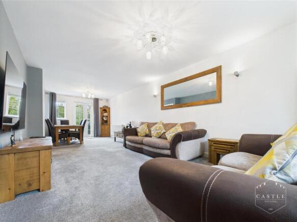LOUNGE/DINING ROOM