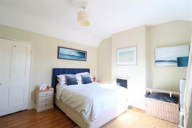 Bedroom 1 1.jpg