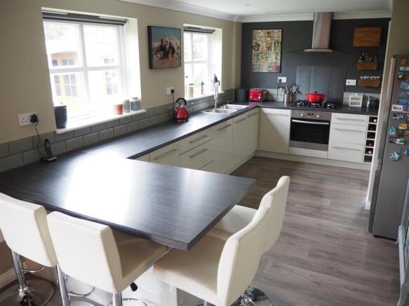 Modern Fitted kitche