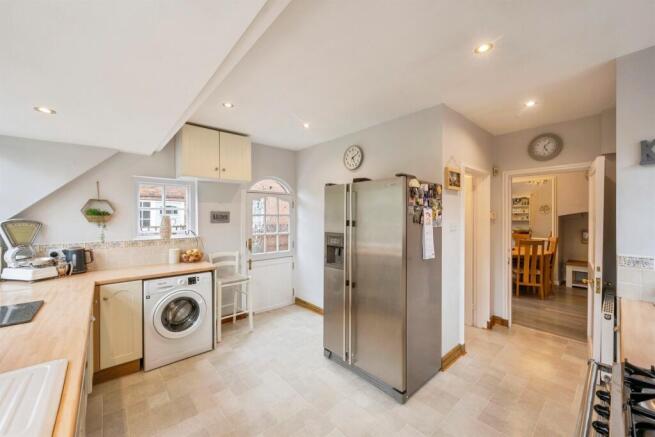 6 bed Semi-Detached for sale Image 6