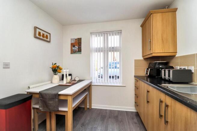 3 bed Semi-Detached for sale Image 4