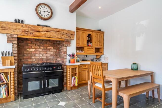 4 bed Detached for sale Image 8
