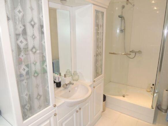 EN SUITE