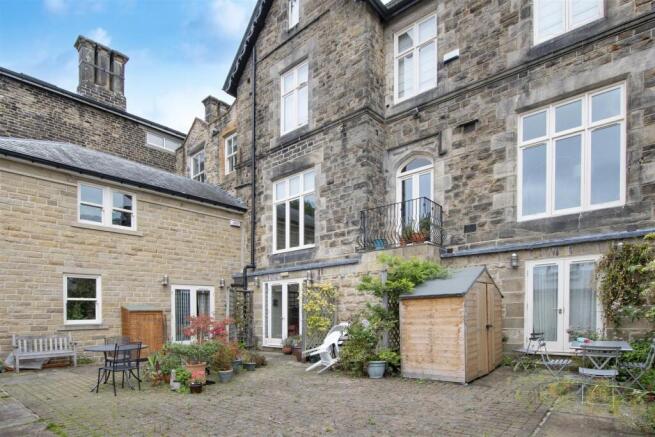 3 bed Apartment to rent Image 6