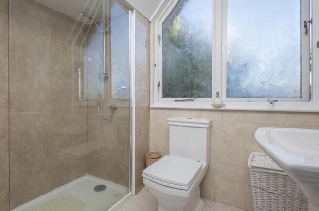 EN-SUITE SHOWER ROOM