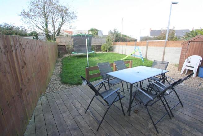 17 Mayfield Crescent