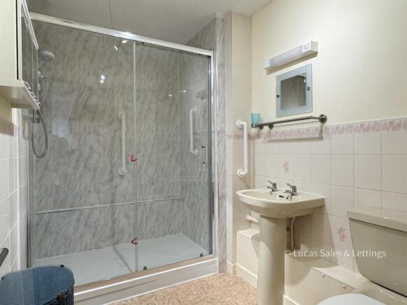 12 Oaktree Ct Kettering-5.jpg