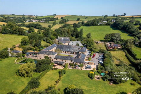 Combe Farm Barns, Aveton Gifford, Kingsbridge, Devon