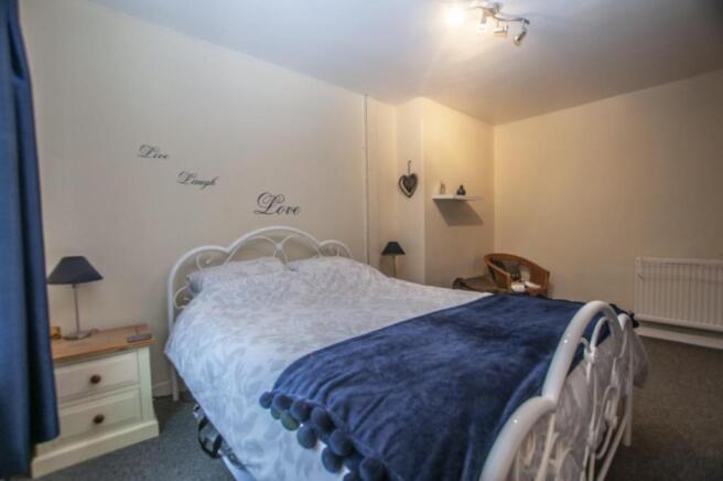 Bedroom 2 (2)