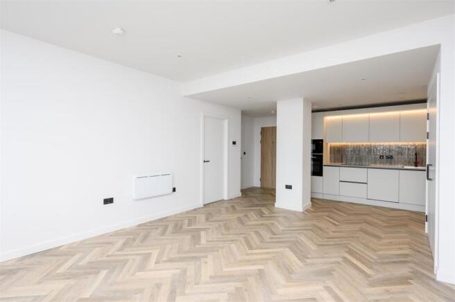 2 bed Apartment for sale Image 5