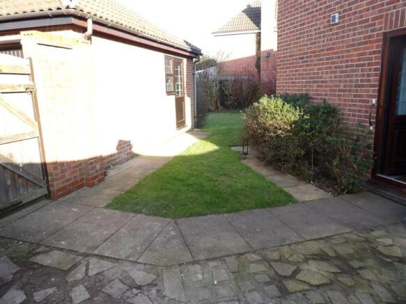 SIDE GARDEN