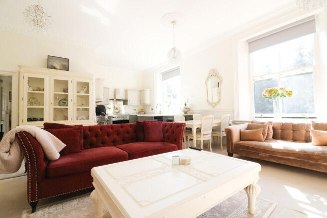 2 bed Apartment to rent Image 7