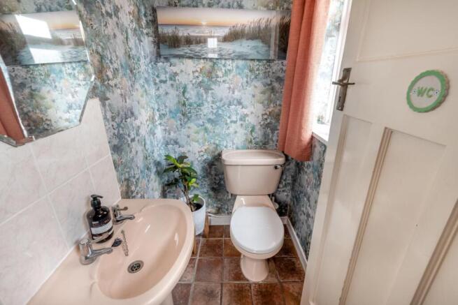 5 bed Detached for sale Image 11