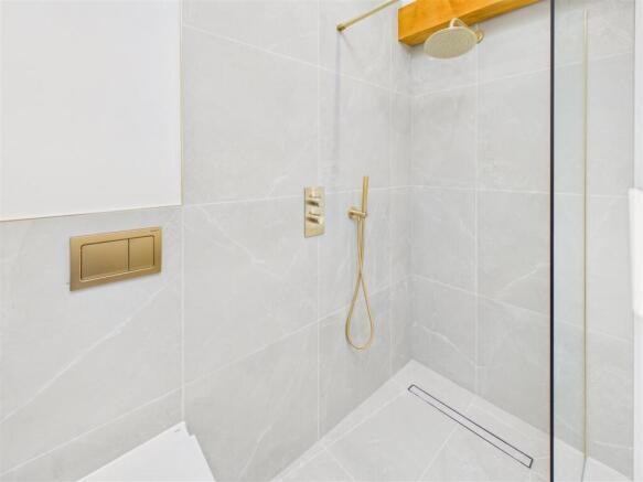 3 bed House for sale Image 11