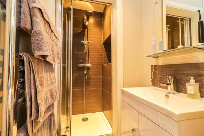 EN SUITE SHOWER ROOM/W.C.
