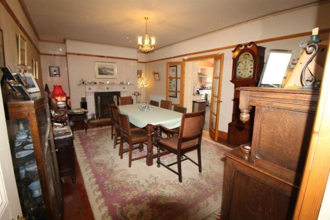 SEPARATE GENEROUS DINING ROOM