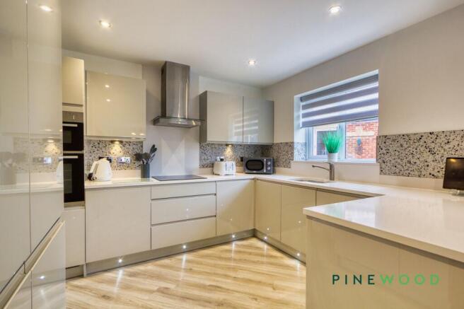 Kitchen / Family / Dining