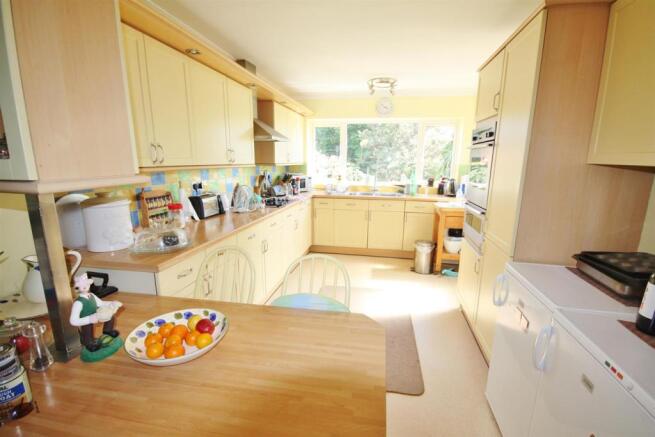 Kitchen / Dining Roo