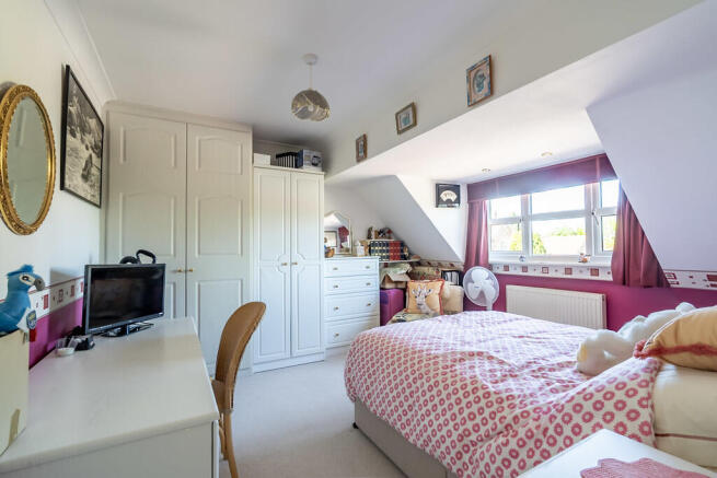 5 bed Detached for sale Image 12
