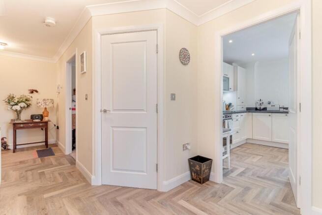 2 bed Apartment for sale Image 6