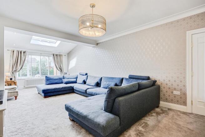 4 bed Detached for sale Image 5