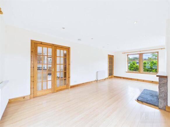 Sitting Room & Dining Area