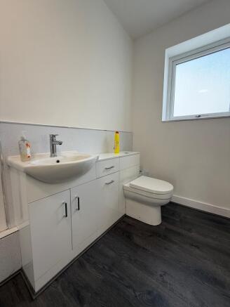3 bed House to rent Image 11