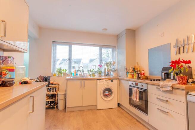4 bed Semi-Detached for sale Image 5