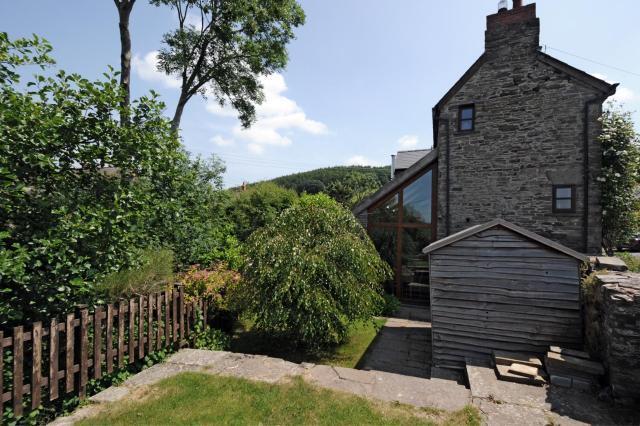 Lawned garden with vehicular access